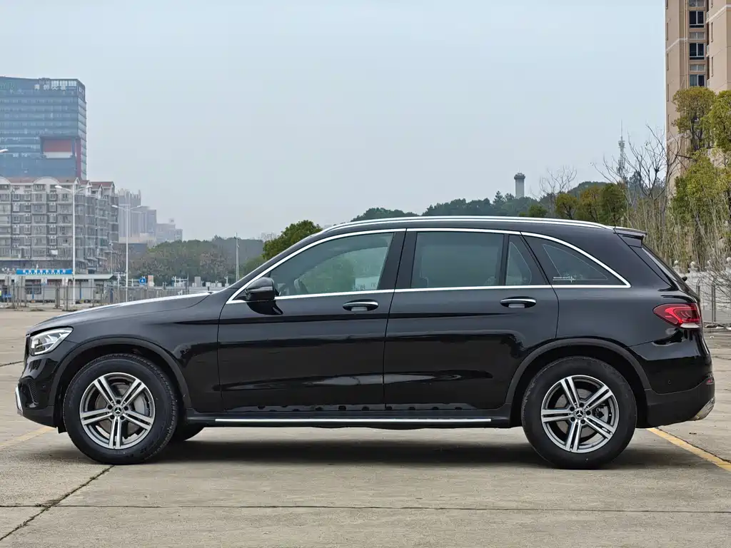 MERCEDES-BENZ GLC