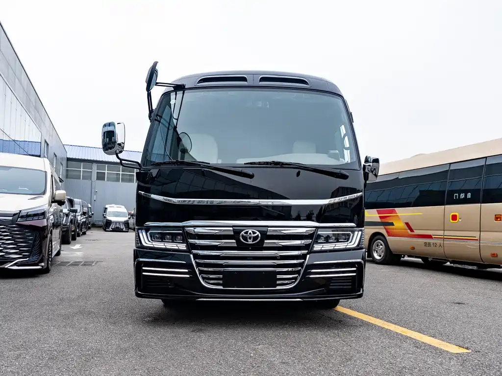 Toyota Coaster 0