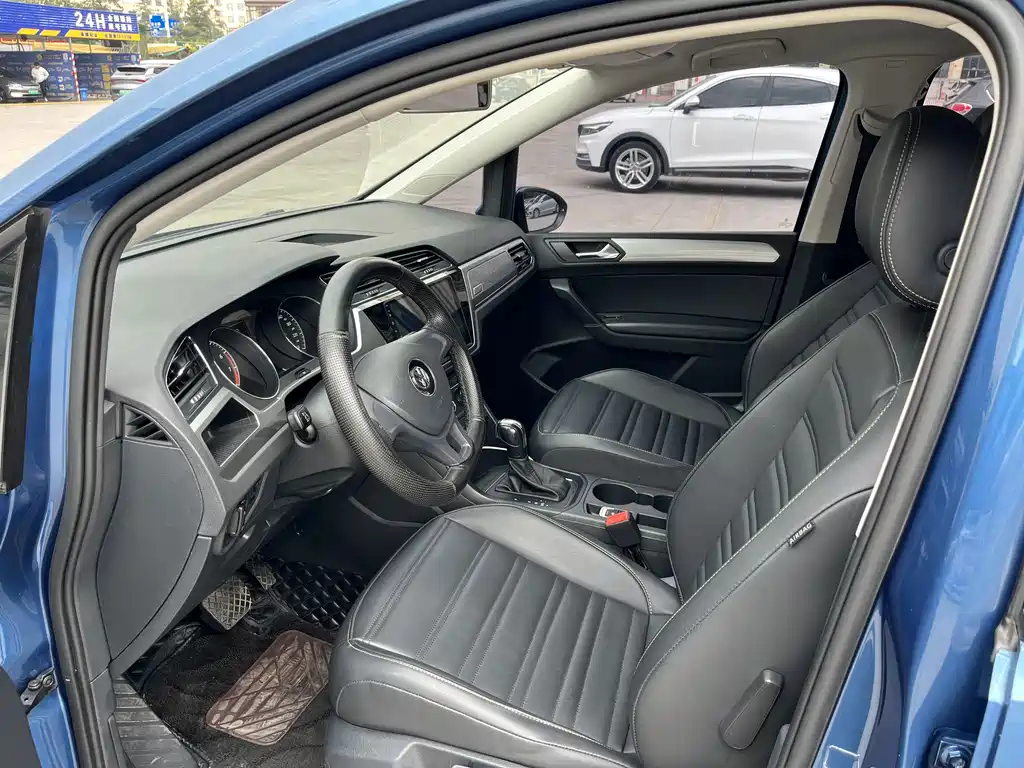 Volkswagen Touran — миниатюра 4