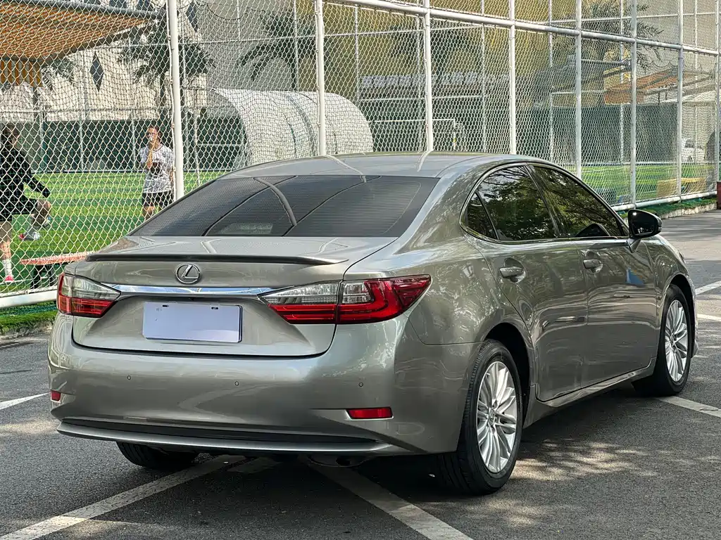 Lexus ES — миниатюра 6
