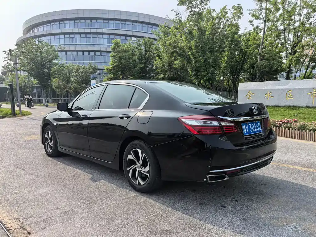Honda Accord — миниатюра 7
