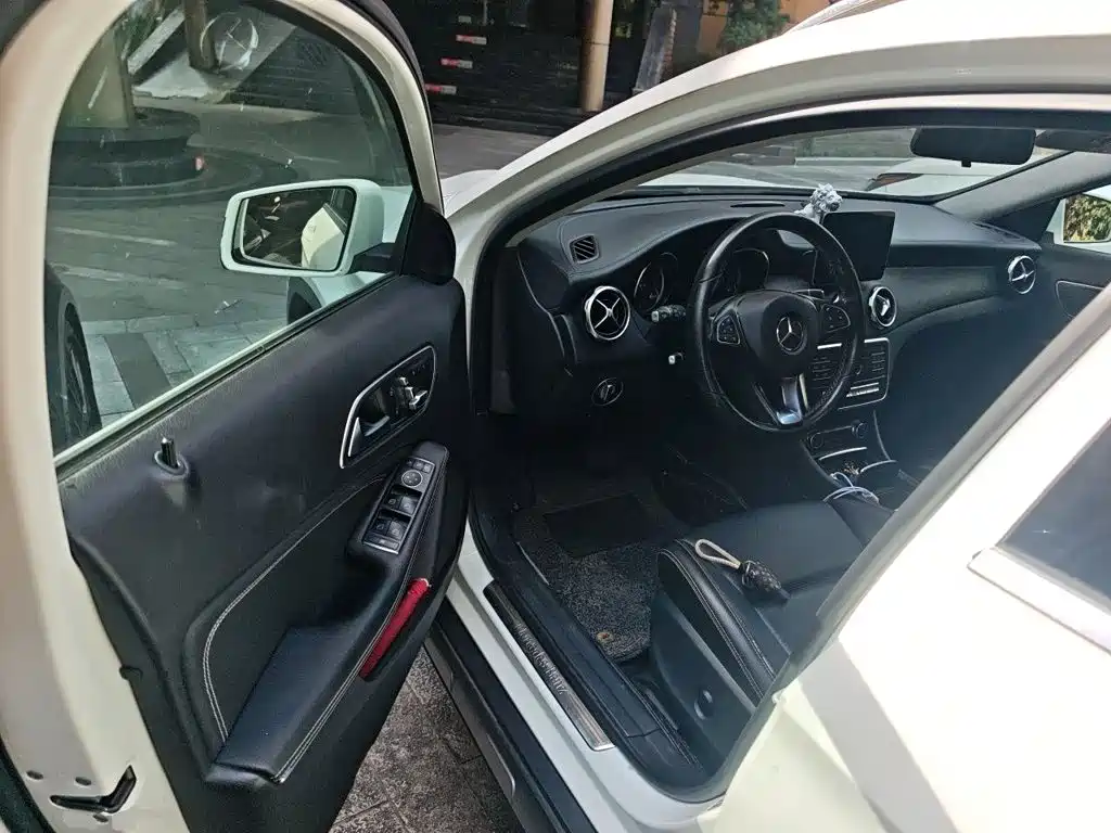 Mercedes-Benz GLA — миниатюра 12