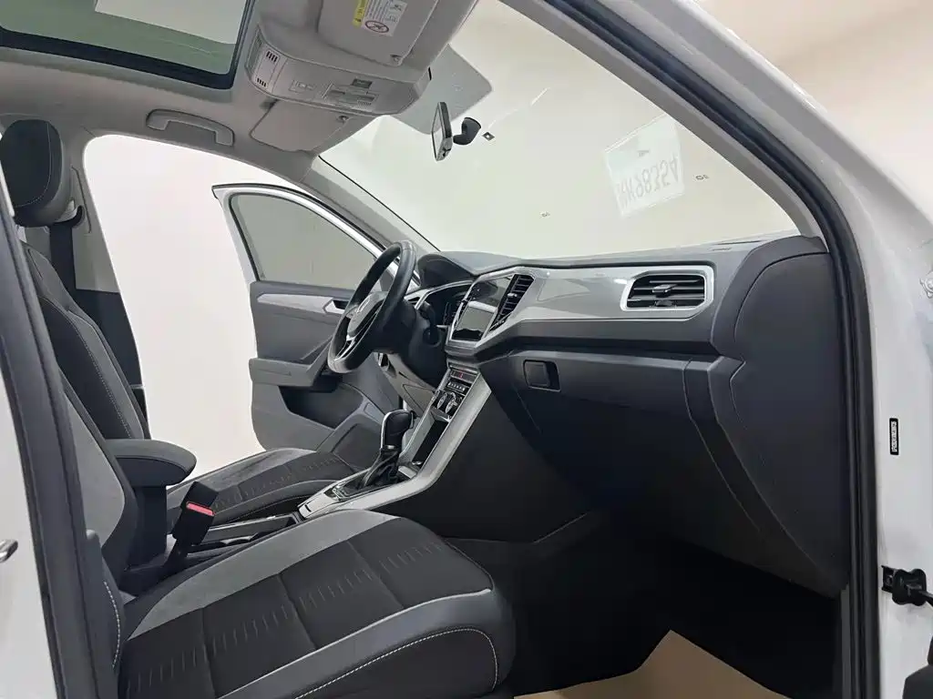Volkswagen T-Roc — миниатюра 8