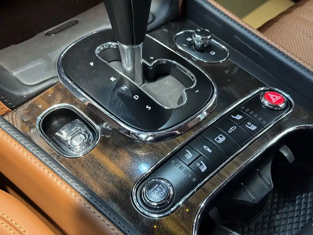 Bentley Flying Spur — миниатюра 13