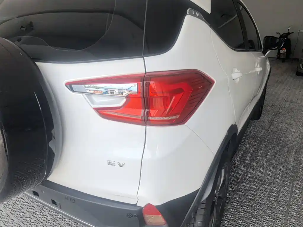 BYD Yuan EV — миниатюра 8
