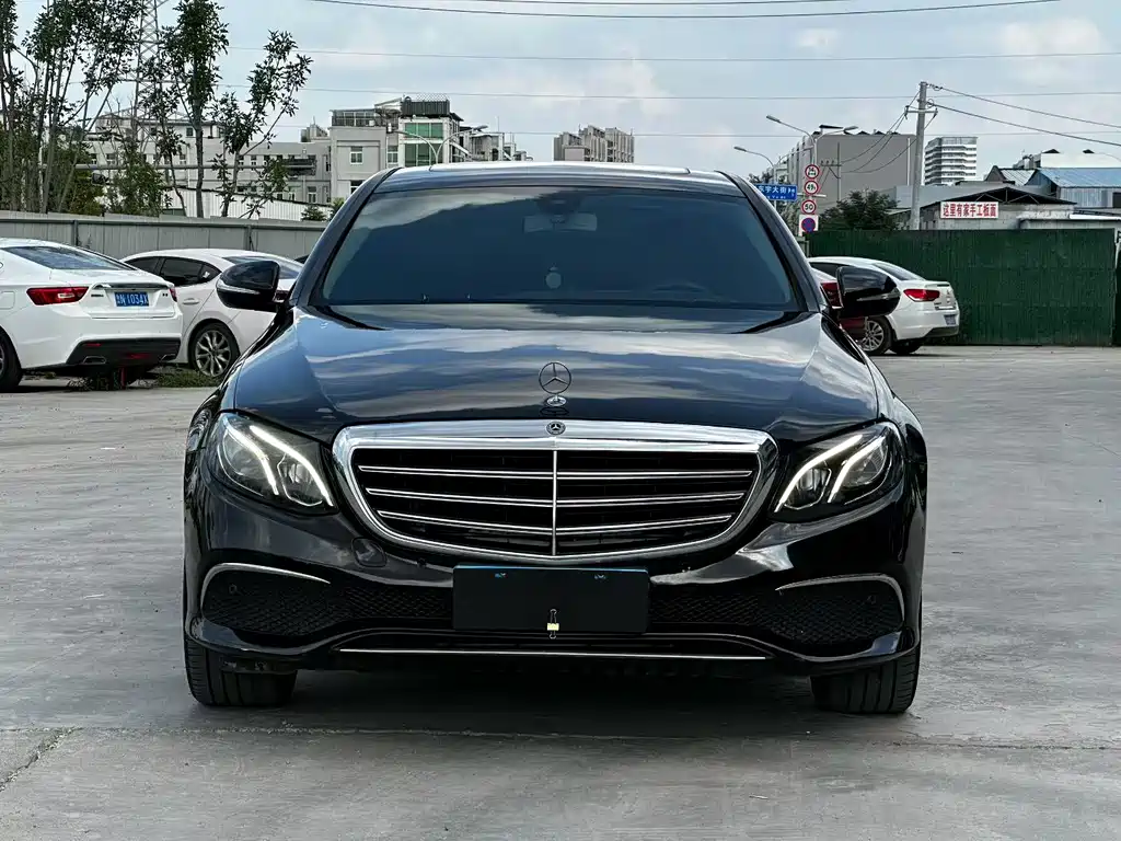 Mercedes-Benz E-Class — миниатюра 2