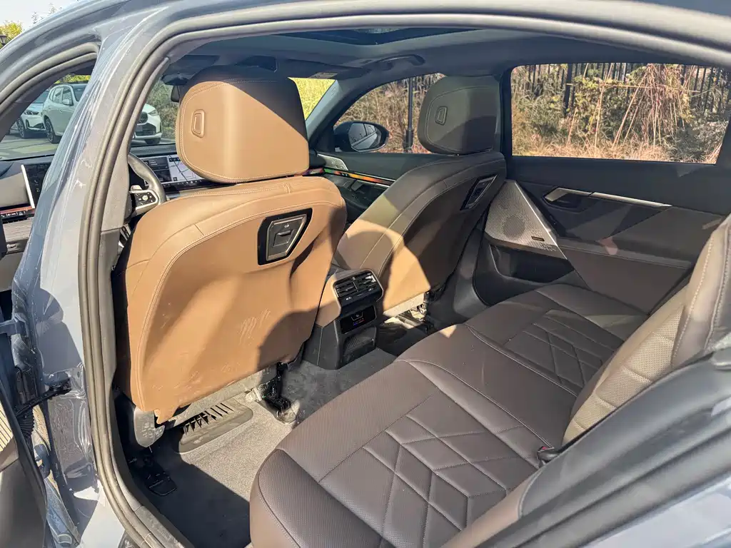 BMW 5 Series — миниатюра 14