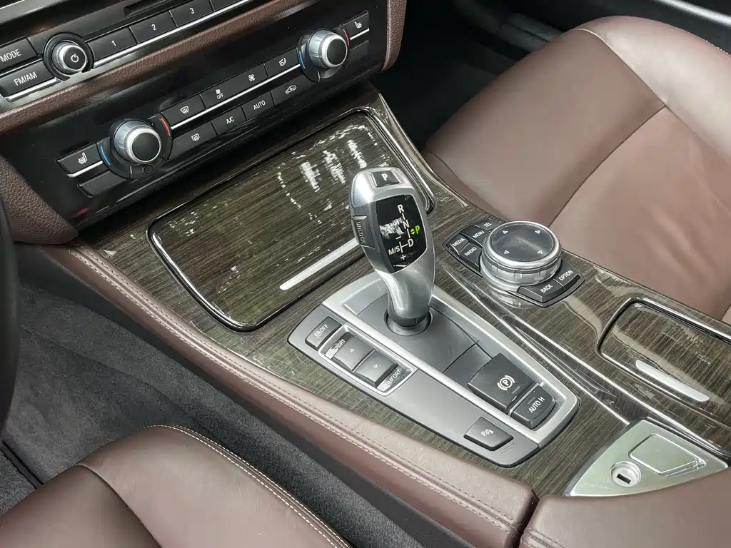 BMW 5 Series — миниатюра 15