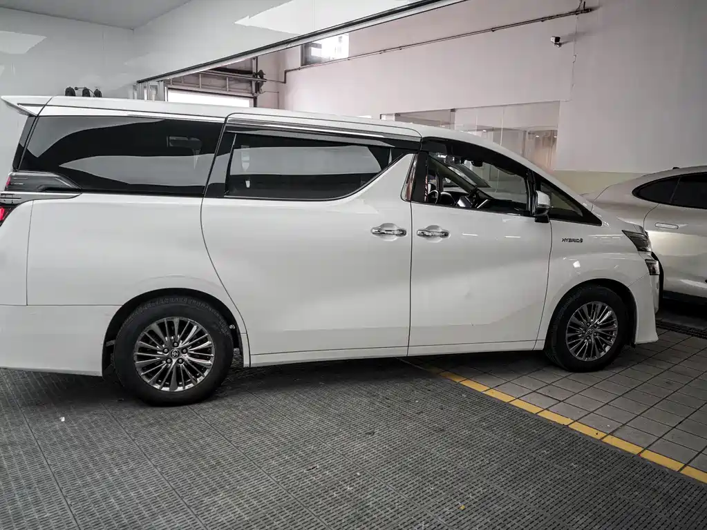 Toyota Vellfire 2021 2.5L HV Luxury