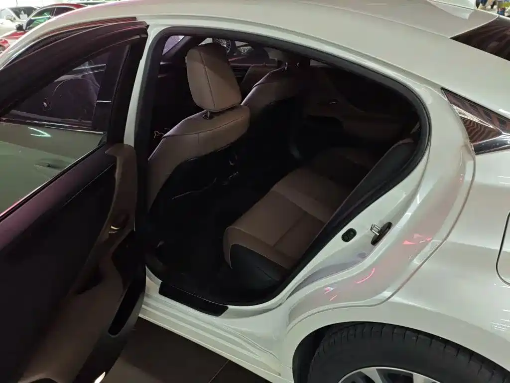 Lexus ES — миниатюра 5
