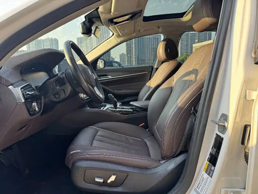 BMW 5 Series New Energy — миниатюра 5