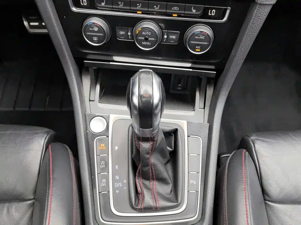 Volkswagen Golf GTI — миниатюра 13