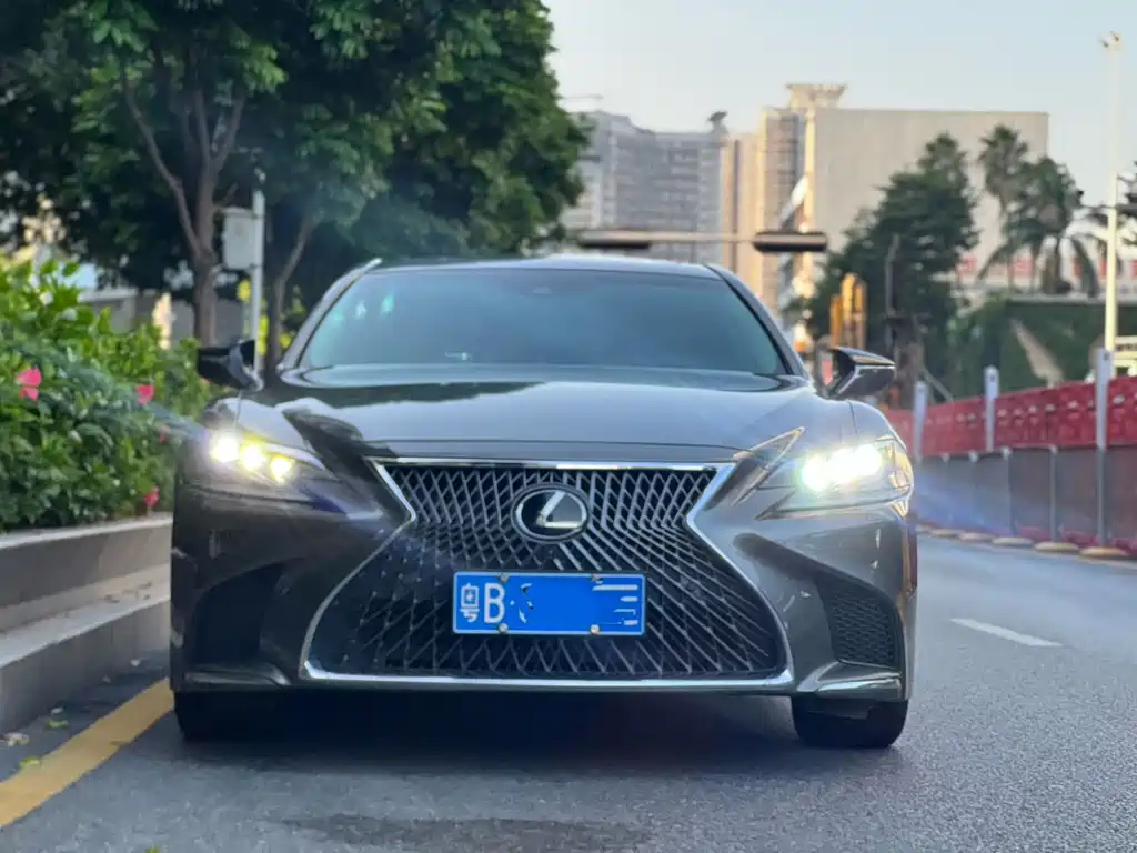 Lexus LS — миниатюра 2
