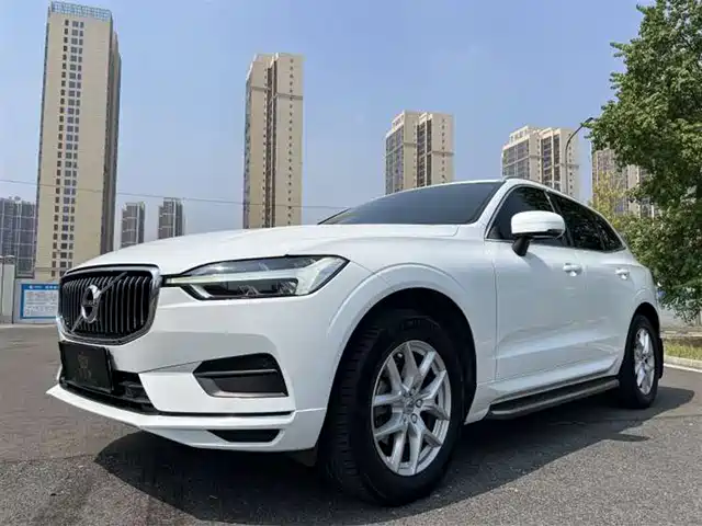 VOLVO  XC60 2018