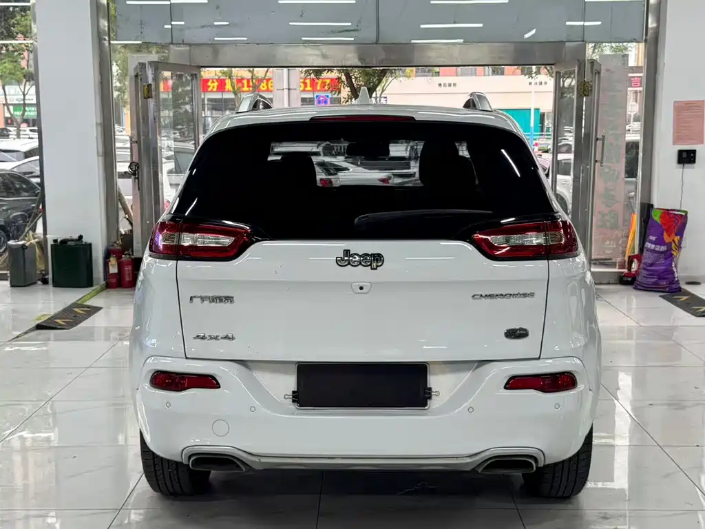 Jeep Cherokee — миниатюра 4