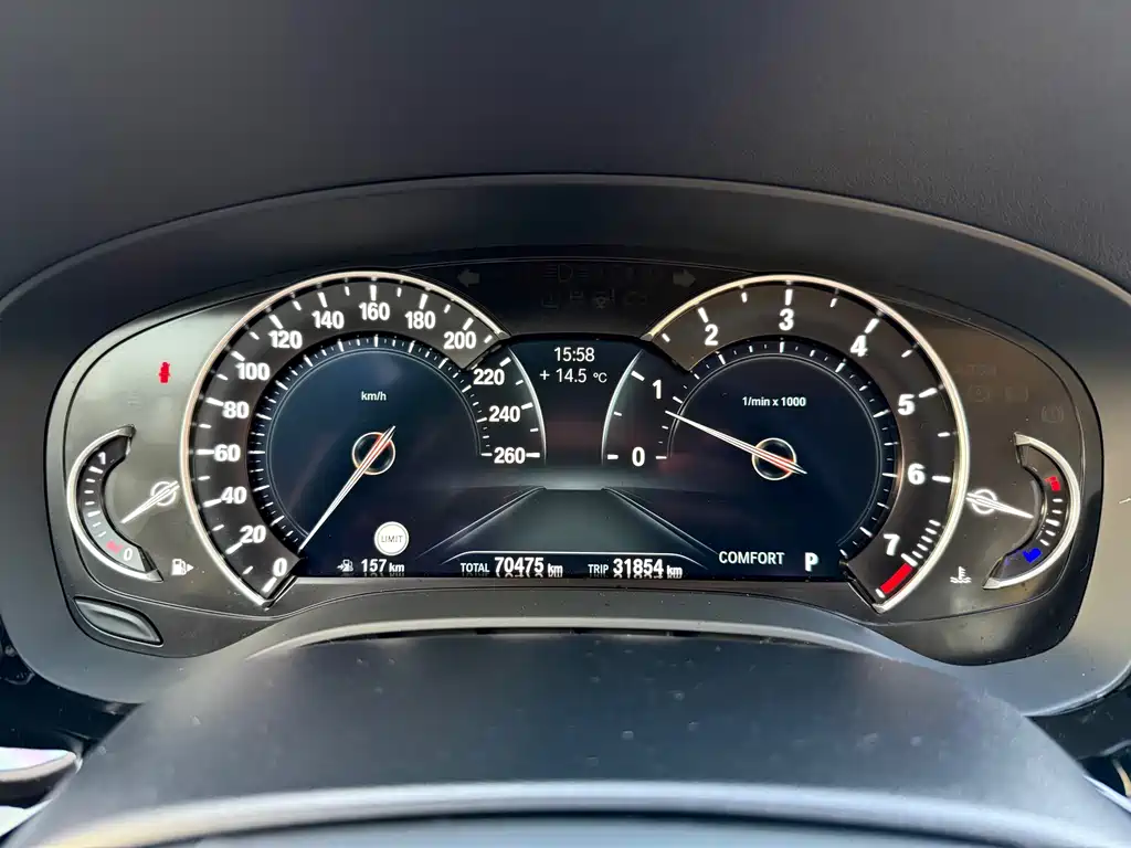 BMW 5 Series — миниатюра 11