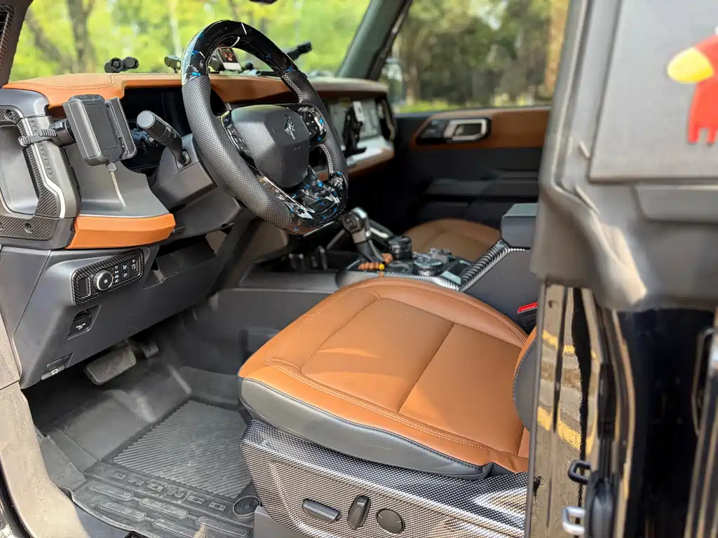 Ford Bronco — миниатюра 9