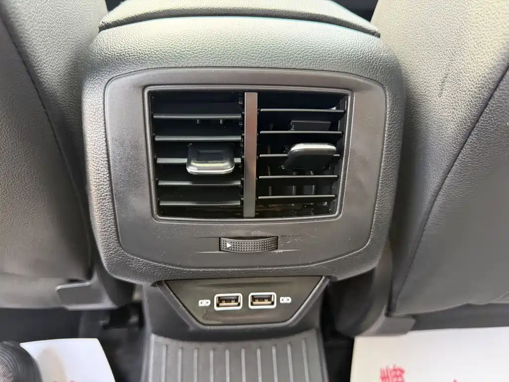 Volkswagen T-Roc — миниатюра 16