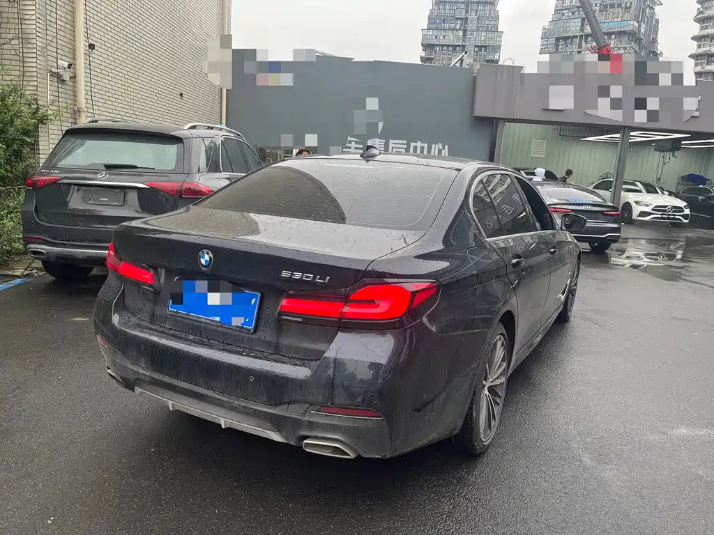BMW 5 Series — миниатюра 9