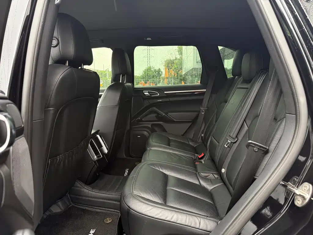 Porsche Cayenne — миниатюра 5