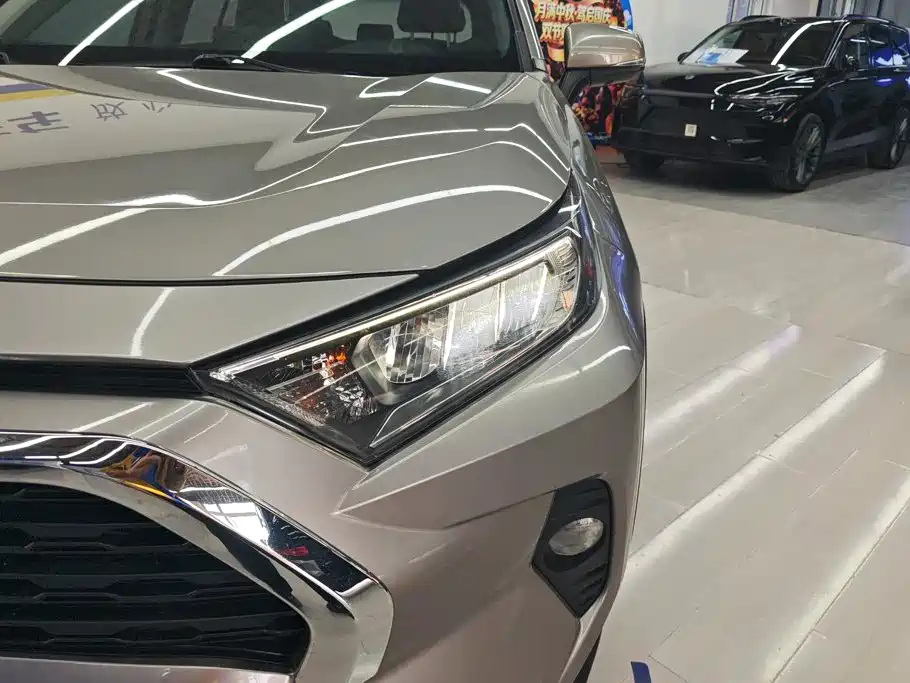 Toyota RAV4 — миниатюра 5