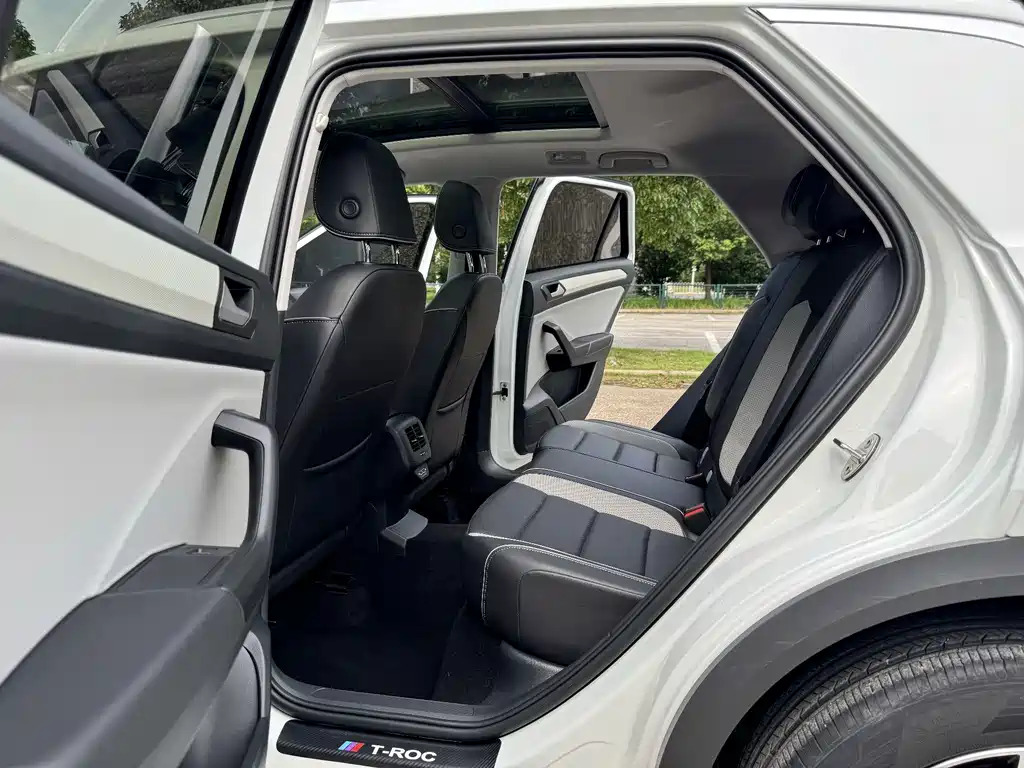 Volkswagen T-Roc — миниатюра 12