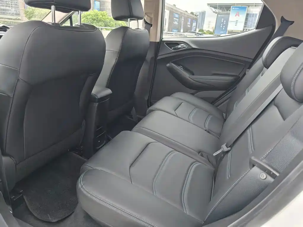 BYD Yuan EV — миниатюра 5