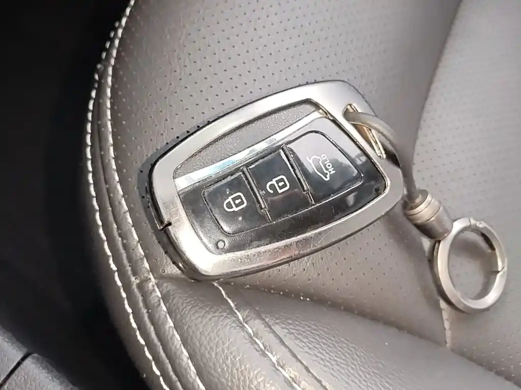 Hyundai Elantra — миниатюра 9