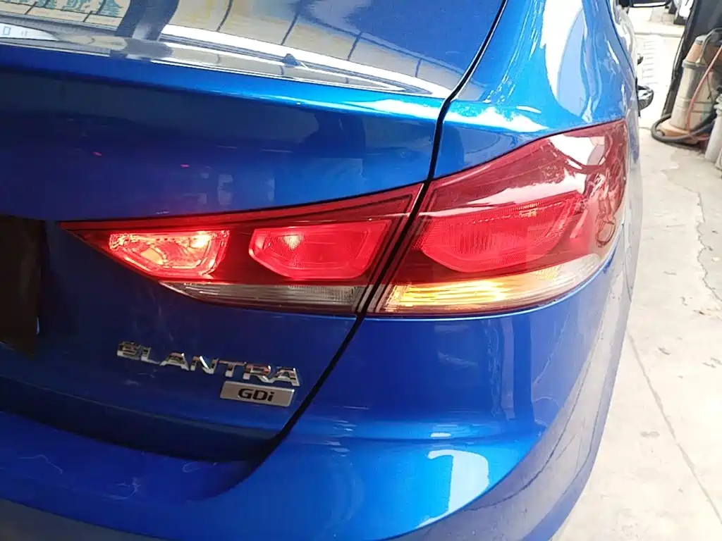 Hyundai Elantra — миниатюра 8