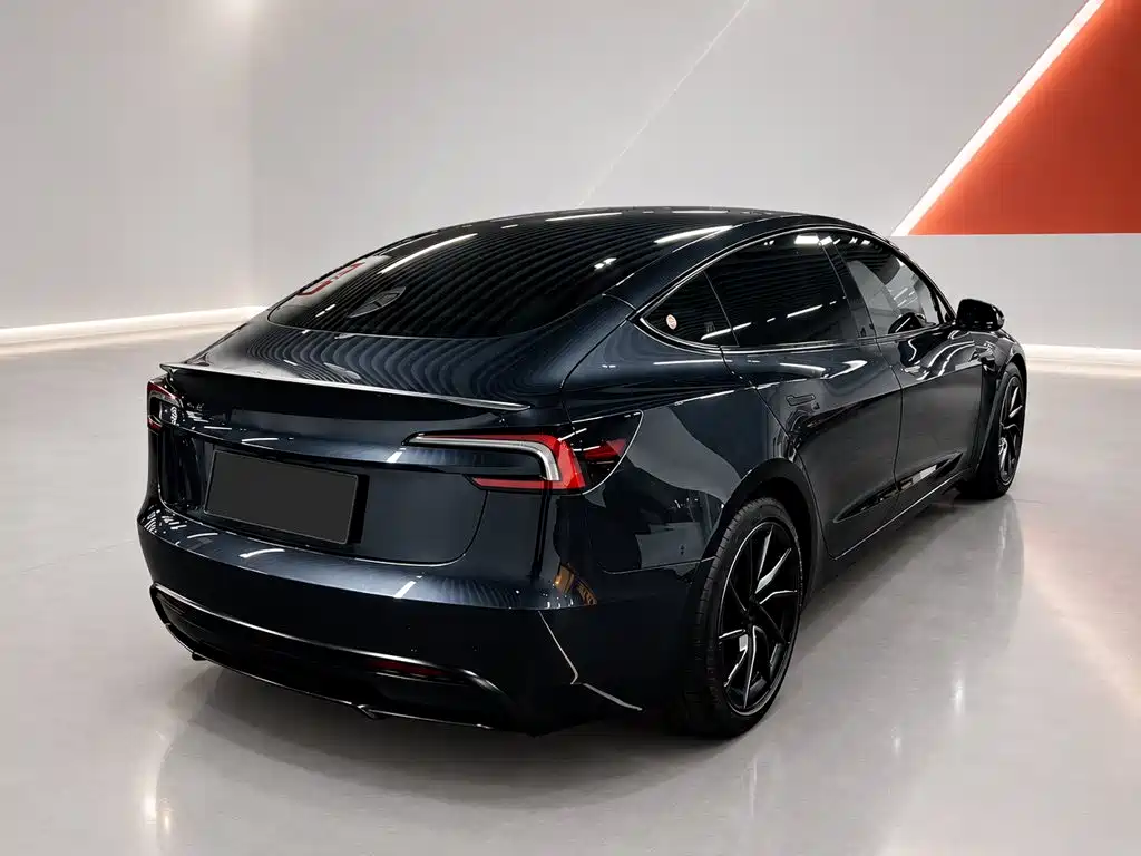 Tesla Model 3 — миниатюра 6