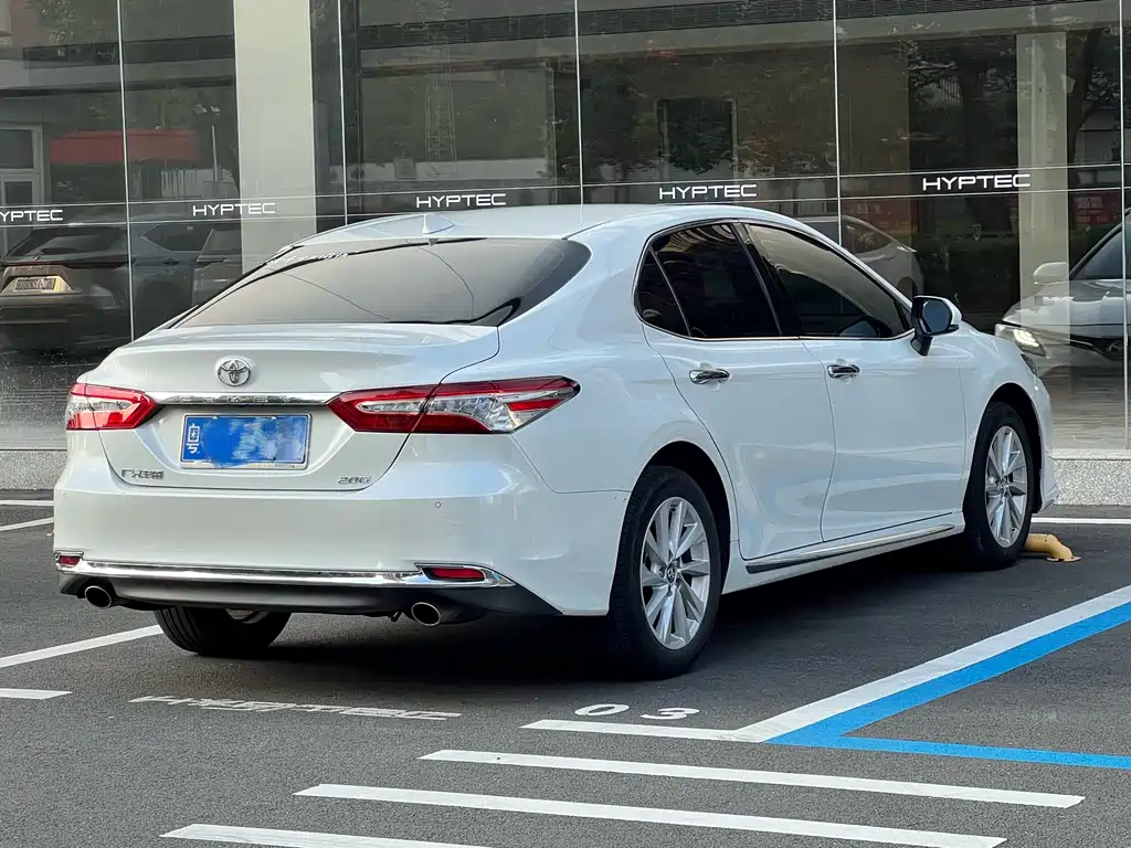Toyota Camry 2023 2.0G Luxury
