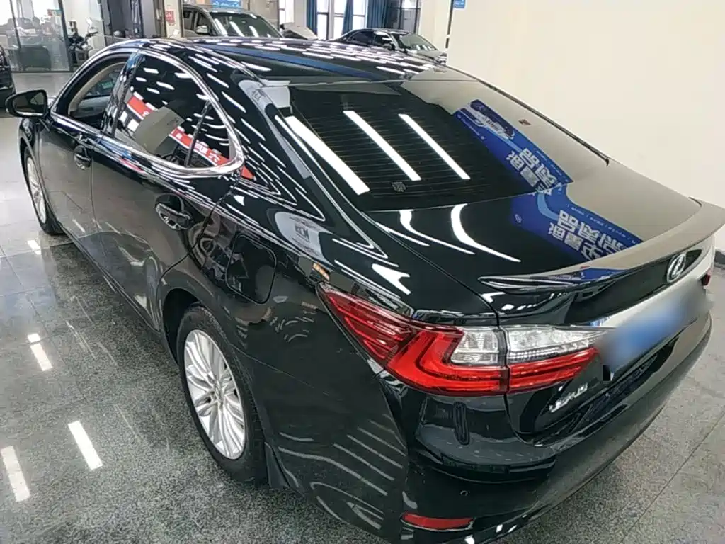 Lexus ES — миниатюра 5