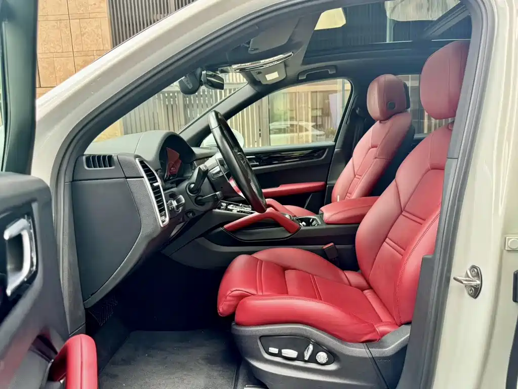 Porsche Cayenne — миниатюра 3