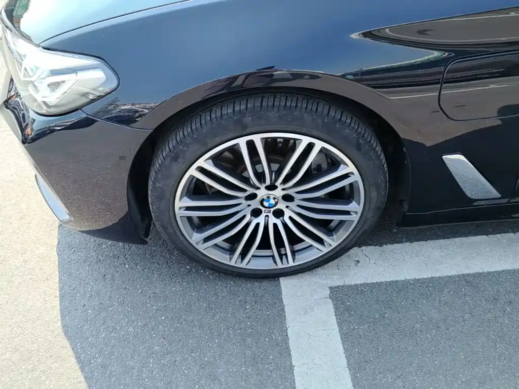 BMW 5 Series New Energy — миниатюра 23