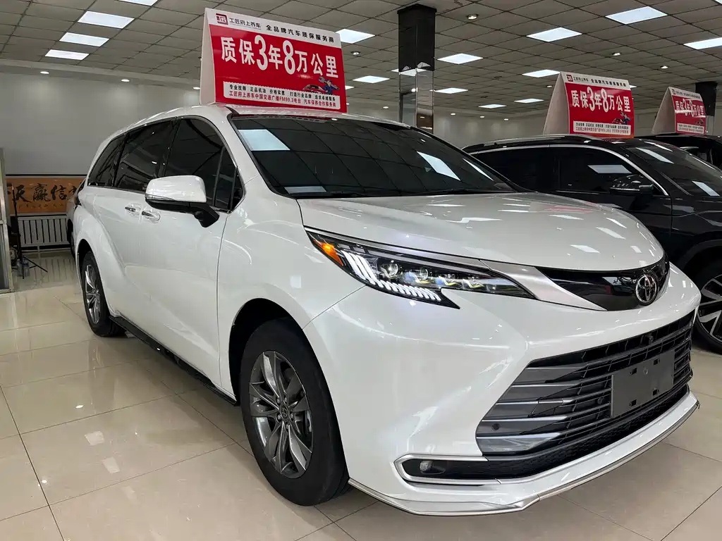 Toyota Sienna — миниатюра 3