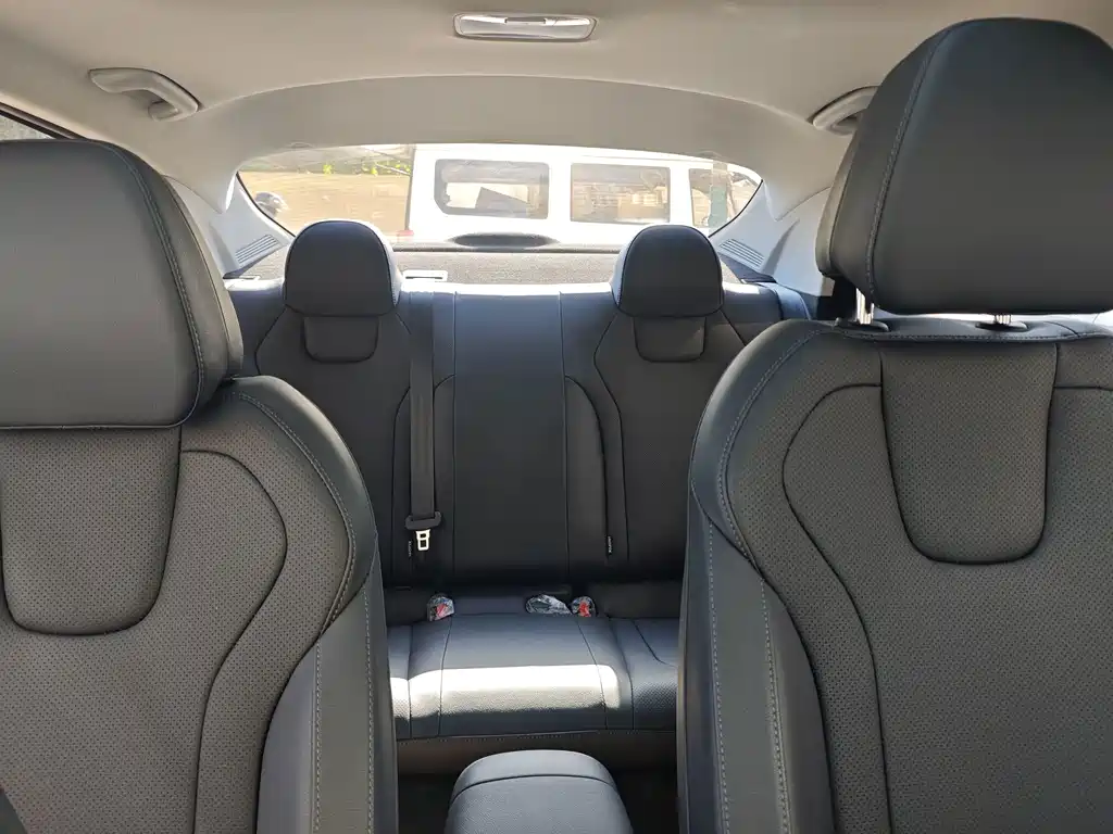 Hyundai Elantra — миниатюра 12