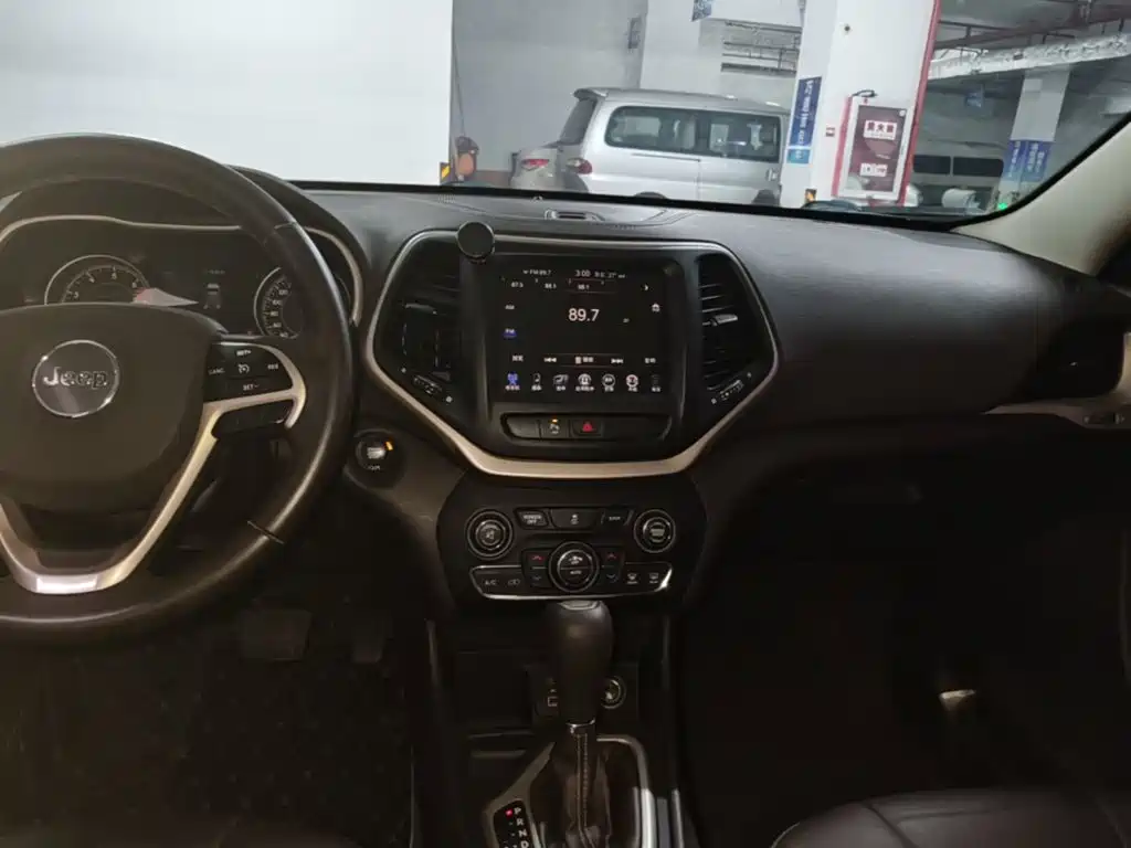 Jeep Cherokee — миниатюра 13