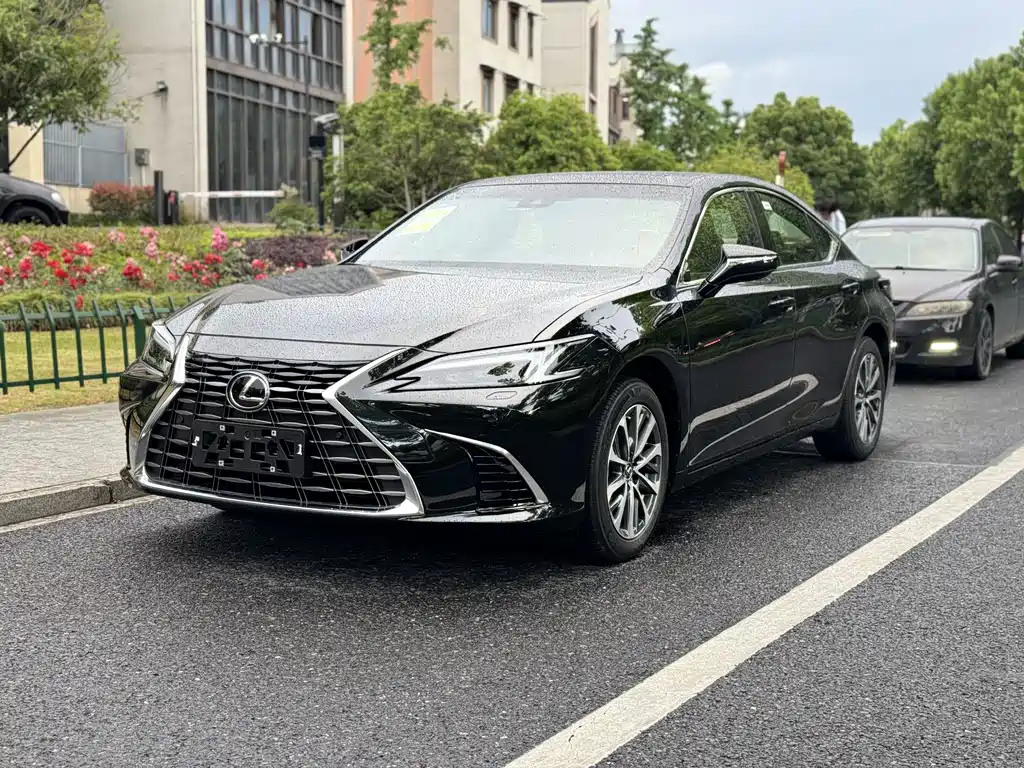 Lexus ES 2026