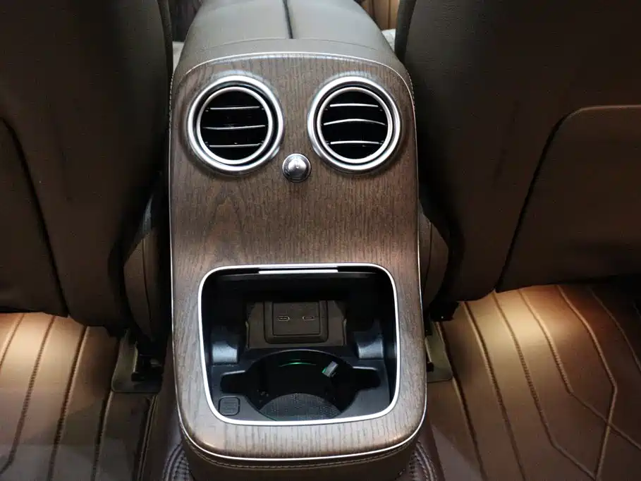 Mercedes-Benz E-Class — миниатюра 10