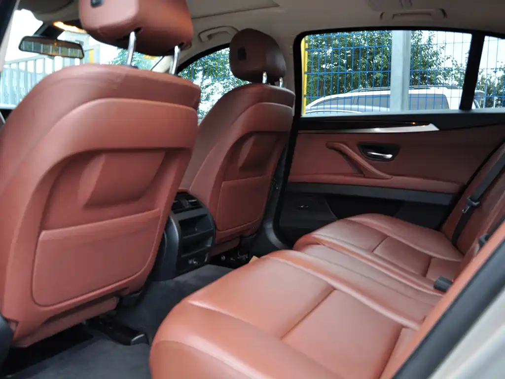 BMW 5 Series — миниатюра 7