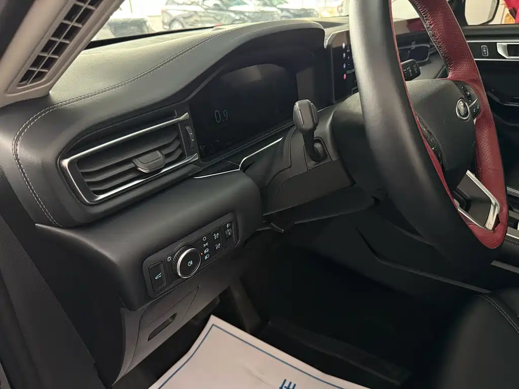 Ford Explorer — миниатюра 9