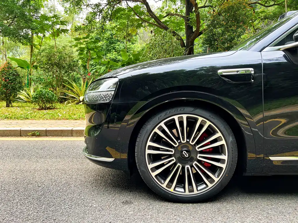 AITO ASK THE WORLD M9