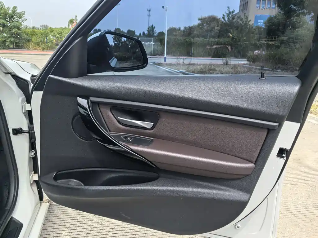 BMW 3 Series — миниатюра 9