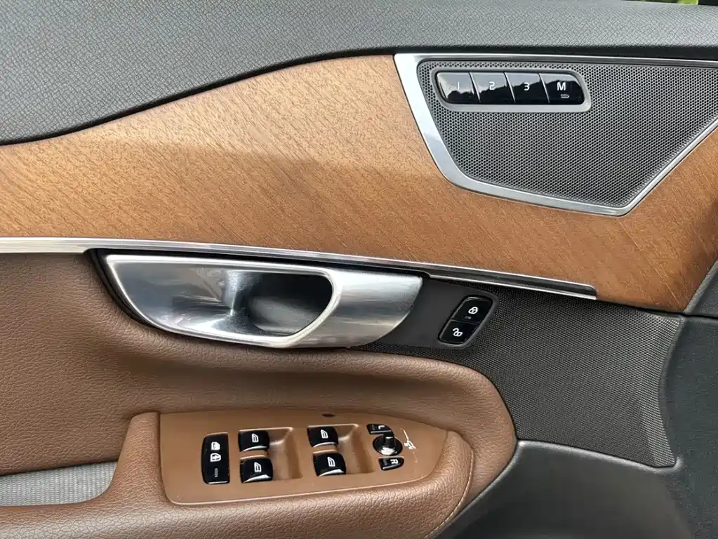 Volvo XC90 — миниатюра 8