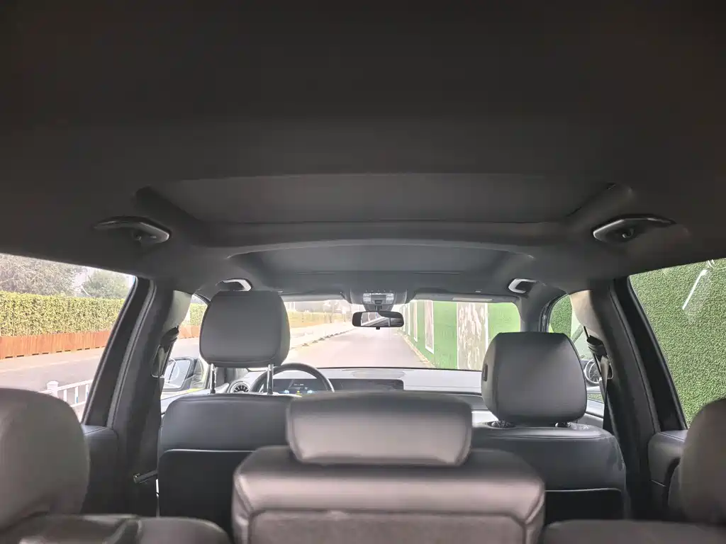 Mercedes-Benz GLB — миниатюра 12