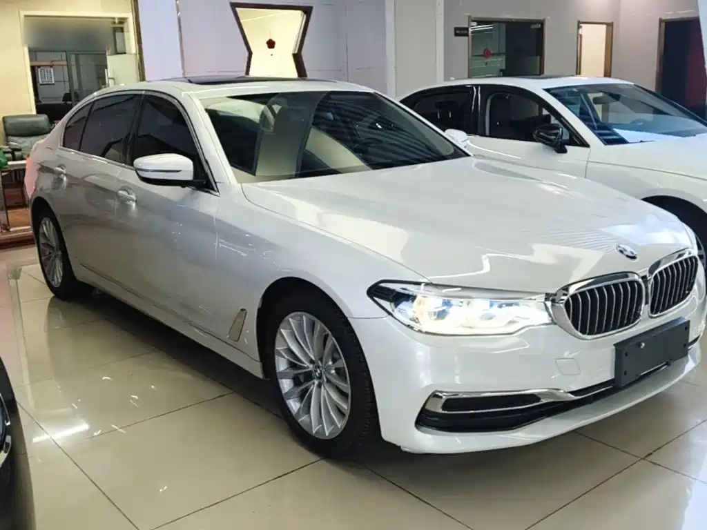 BMW 5 Series — миниатюра 4