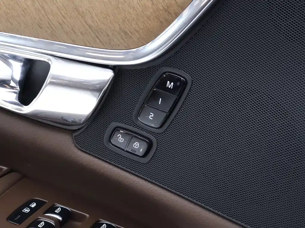 Volvo S90 PHEV — миниатюра 16