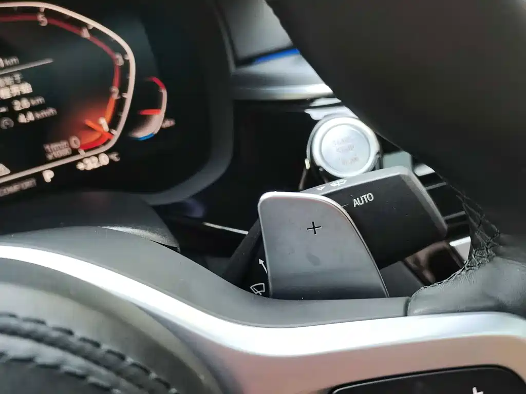 BMW 5 Series — миниатюра 26