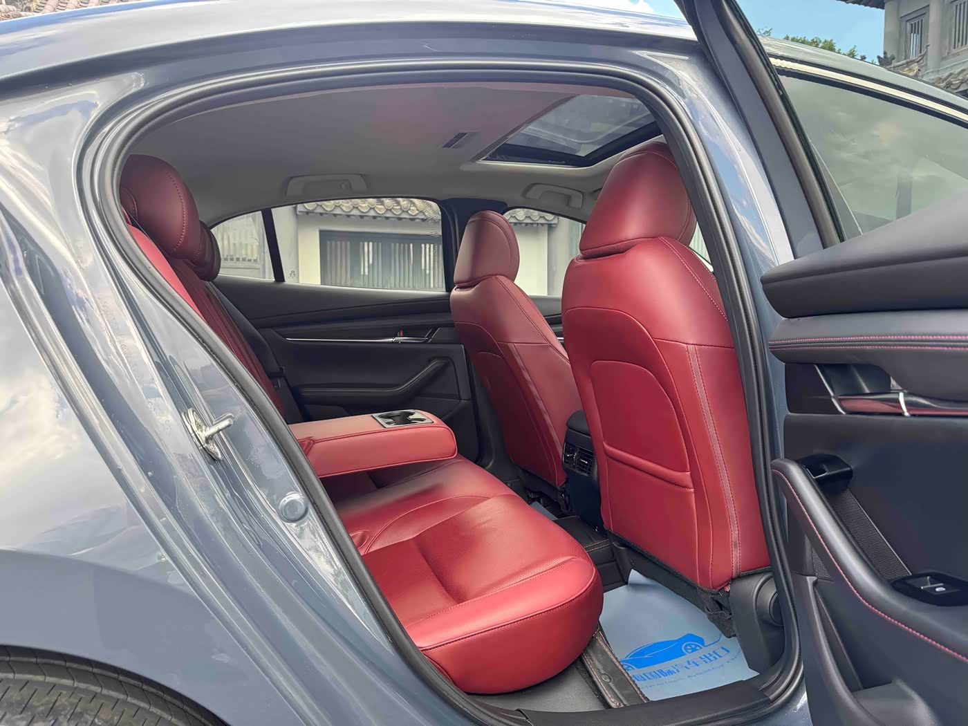 Mazda Mazda3 Axela 2.0 л 2022 г. Серебристо-серый, пробег 7100 км