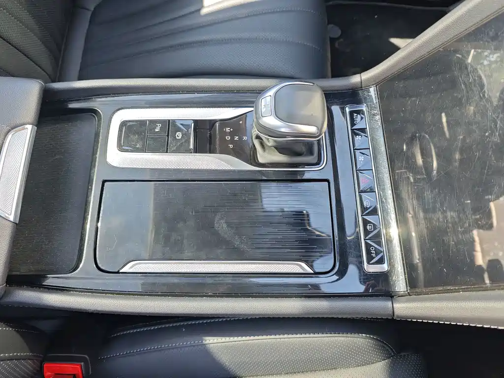 Hongqi Hongqi H5 — миниатюра 13